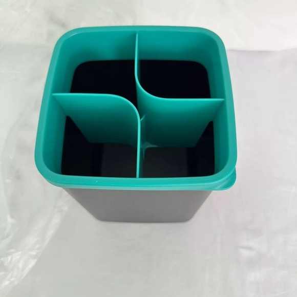 TUPPERWARE NEW! KP TOOL/UTENSIL HOLDER WITH REMOVALBLE INSERT. - Picture 2 of 3